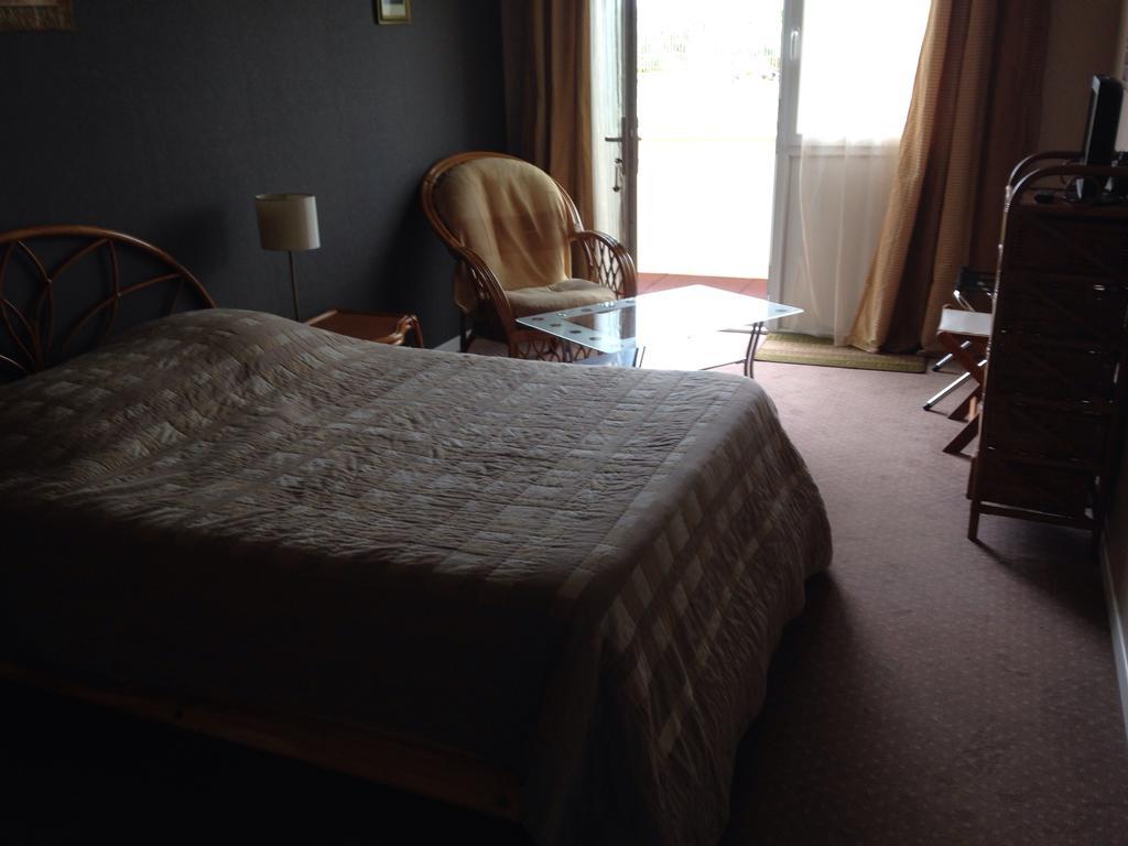 Hotel L'Epicurien à Saint-Nicolas-de-Port Chambre photo