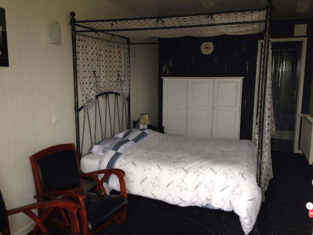 Hotel L'Epicurien à Saint-Nicolas-de-Port Chambre photo