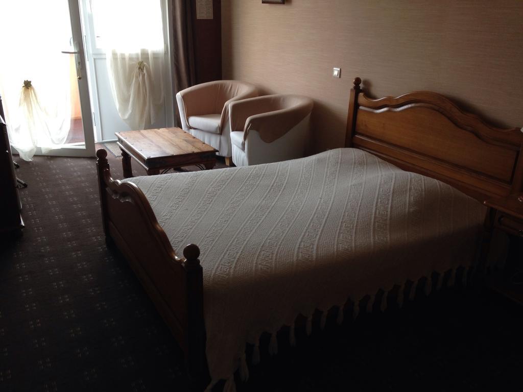 Hotel L'Epicurien à Saint-Nicolas-de-Port Chambre photo