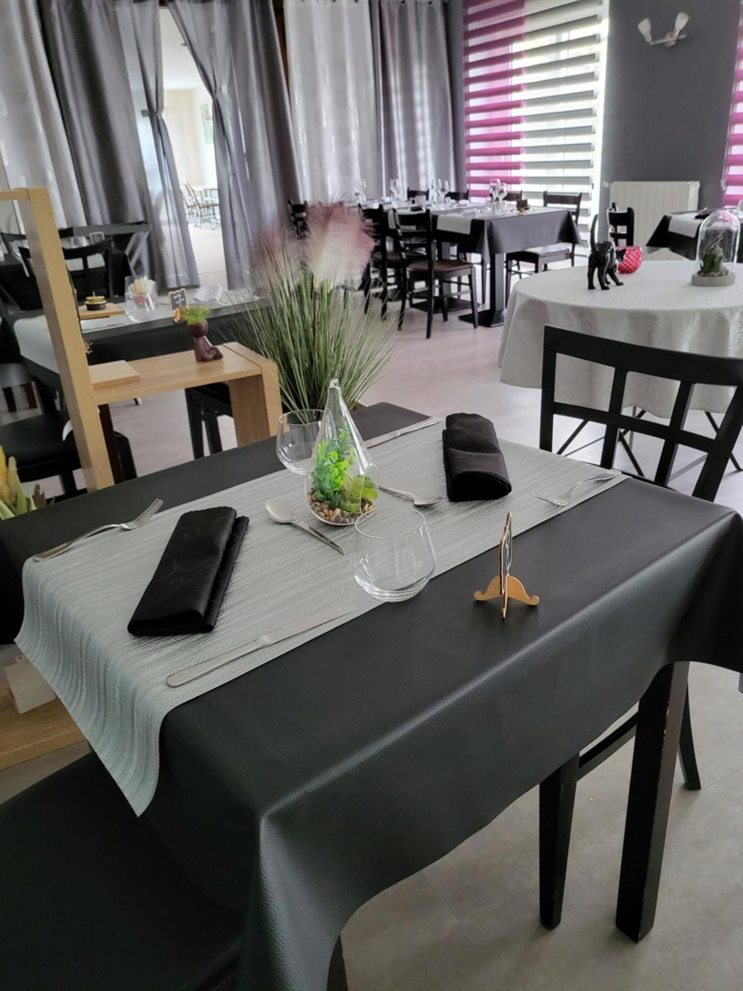 Hotel L'Epicurien à Saint-Nicolas-de-Port Extérieur photo